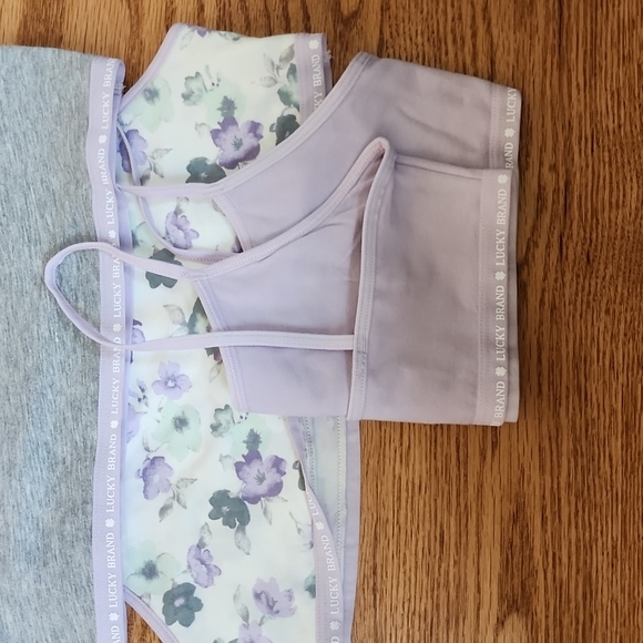 Bras - Picture 2 of 6